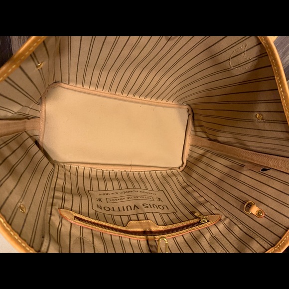 SOLD Louis Vuitton Neverfull MM Monogram - Picture 4 of 8